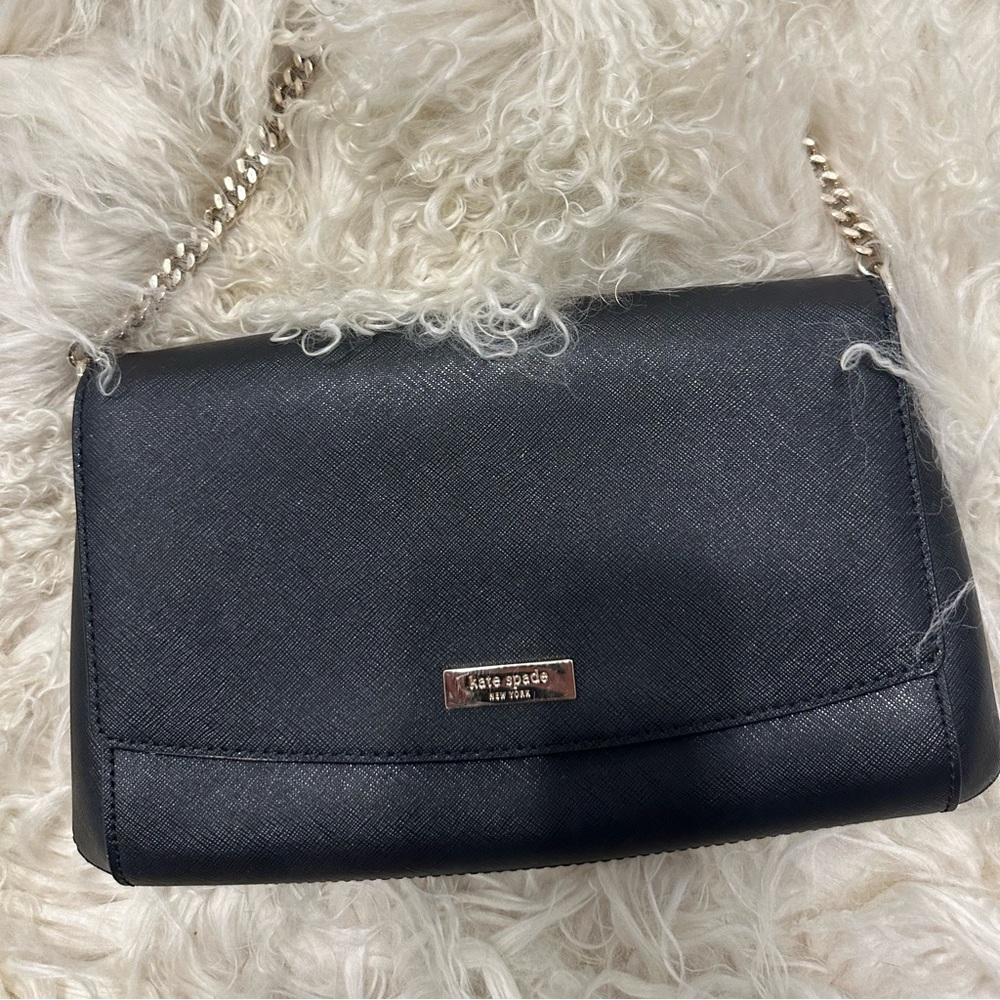 Black Kate Spade purse with chain. Sorry, this only comes with the short strap!😊